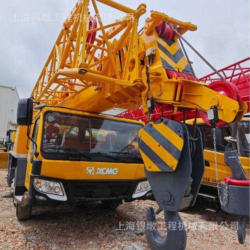 上海码头吊装 万吨巨轮旁的钢铁舞者，如何安全高效地完成每一次托举？